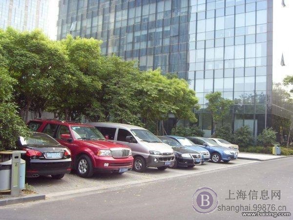 绿地蓝海难出160平的面积,正对电梯口,难找二套
