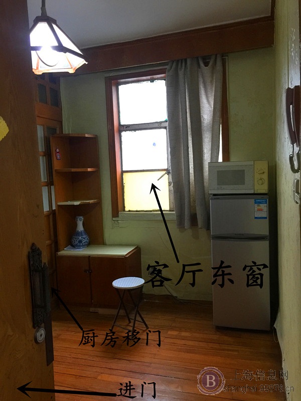 地铁9号线七宝站2号口 小区离面对万科商业中心、阳台面对学校